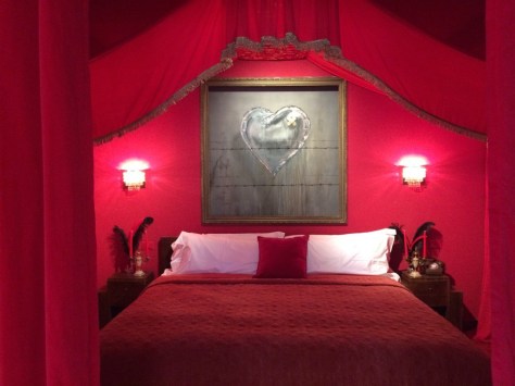 banksywalled-off-hotel-7